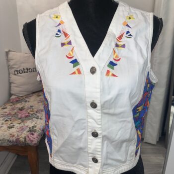 WHITE SLEEVELESS CROP SHIRT