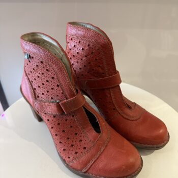 RED EL NATURALISTA HEELS